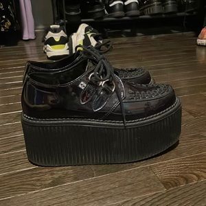 Black holo TUK Stratocreepers